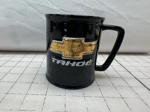 Taza de café negra Chevrolet Tahoe logotipo de pajarita dorada cerámica con licencia GM - Imagen 1 de 4
