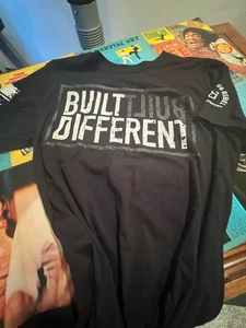 Camiseta Built Different - Imagen 1 de 2