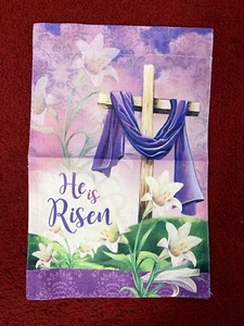 BANDERA RELIGIOSA DE PASCUA~CRUZ~VESTIMENTA~LIRIOS~HA RESUCITADO~ARPILLERA DE 2 CARAS~12 x 18~NUEVA - Imagen 1 de 1