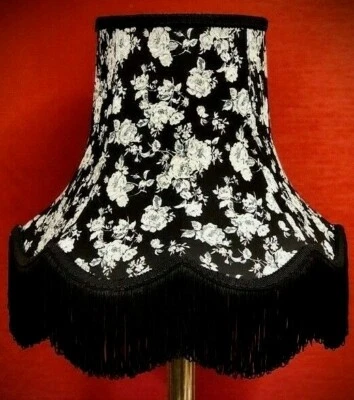 Lámparas de mesa florales negras pantallas de piso estándar luces de pared de techo colgantes. Foto 1 de 4