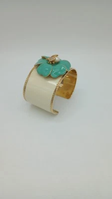 Brazalete Stella & Dot chapado en oro esmalte flor Ladybug turquesa crema Foto 1 de 4