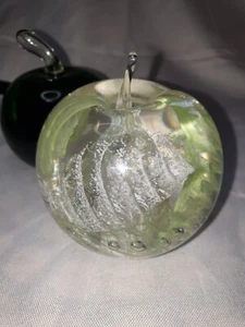 Vintage grüner Kunstglas Apfel Briefbeschwerer und klarer und grüner Apfel Paar - Bild 1 von 12