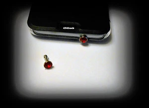 Bijou BRILLANT ROUGE Protection Prise Jack GSM Android MP3 Red Cherry Plug - Zdjęcie 1 z 2