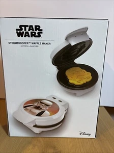 Star Wars Waffeleisen Stormtrooper Disney NEU Unheimliche Marken - Bild 1 von 3