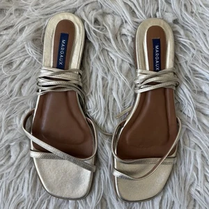 Margaux Champagner Gold Nappaleder flache eckige Zehenpartie The Wrap Sandalen gebraucht, in einwandfreiem Zustand Größe 38 - Bild 1 von 12