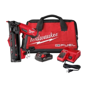 Kit de clavos de acabado en ángulo inalámbrico Milwaukee 2841-21CT M18 COMBUSTIBLE 18V 16 medidas - Imagen 1 de 9