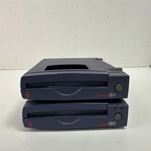 x2 unità zip originali iOmega Zip 100 Z100P2 Z100S2 non testate/per ricambi - Foto 1 di 5