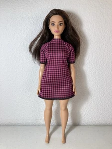 Muñeca Barbie Fashionistas Mattel #188 - Morena, con curvas, traje - Imagen 1 de 8