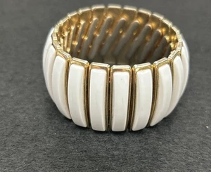 Brazalete Corona Trifari Puño Cremoso/Blanco Elástico Lucite Vintage 1940 Años 50 - Imagen 1 de 4