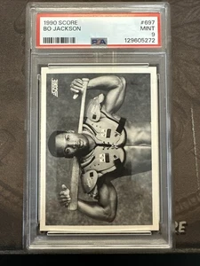 1990 Score Bo Jackson #697 blanco y negro Bo Know fútbol/béisbol PSA 9 como nuevo - Imagen 1 de 2