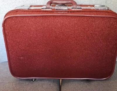 1970's Skyway Luggage Tweed Combination Lock Wheeled  Suitcase 21 x 14 X 7 Clean - Image 1 of 4