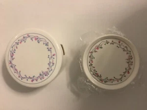 NEW Set 6 Plastic round FLORAL Coasters with matching lidded holder. Diameter 4” - Picture 1 of 13
