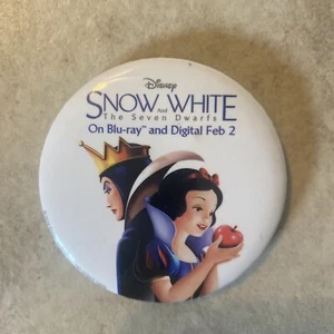 Disney Snow White And The Seven Dwarfs Bli-ray Release Button Feb 2 - Picture 1 of 1
