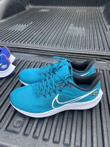 Jags Nike Running Shoes Men’s Size 13 Cover