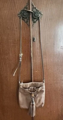 BOLSO BANDOLERA MICHAEL KORS CON BORLAS CUERO GRANULADO MARRÓN DORADO CREMALLERA Foto 1 de 4