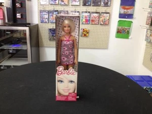 Barbie- Original Casual Dress Barbie Doll - Picture 1 of 2