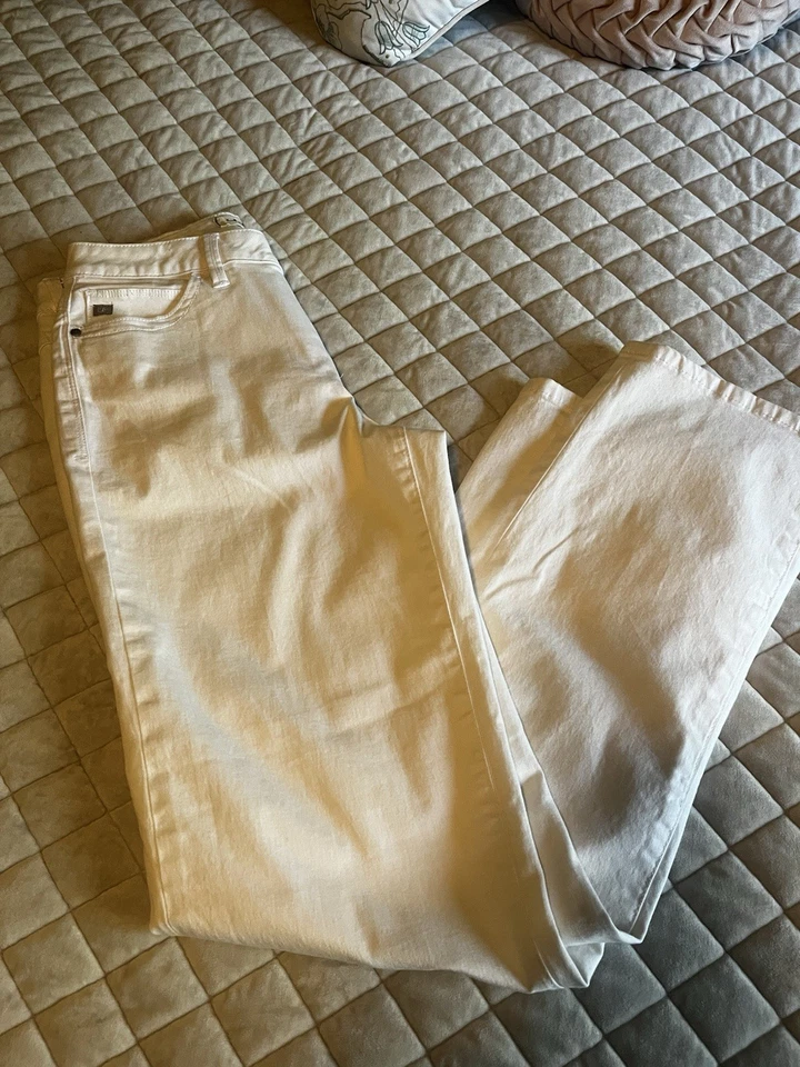 Christopher Blue Women's Jeans White Size 10 New with Tags Stretch Denim - Image 1 of 4