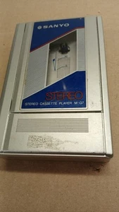 Vintage Sanyo Stereo Cassette Player M-G7 Walkman *ERSATZTEILE** #GS-12-1 - Bild 1 von 7