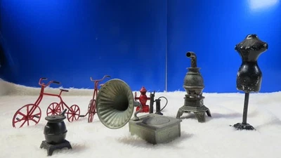 Lote De 7 Miniaturas De Metal De Colección MUÑECAS HOSUE ARTÍCULOS Casa De Muñecas Die Cast Foto 1 de 4