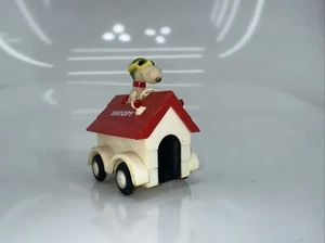 Rare Vintage Aviva Snoopy Driving His Doghouse Motorized Toy Friction Powered - Bild 1 von 7