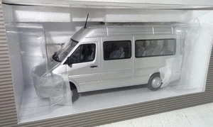 Minichamps Mercedes Benz Sprinter Bus Brilliantsilber 1:43 OVP - Bild 1 von 3