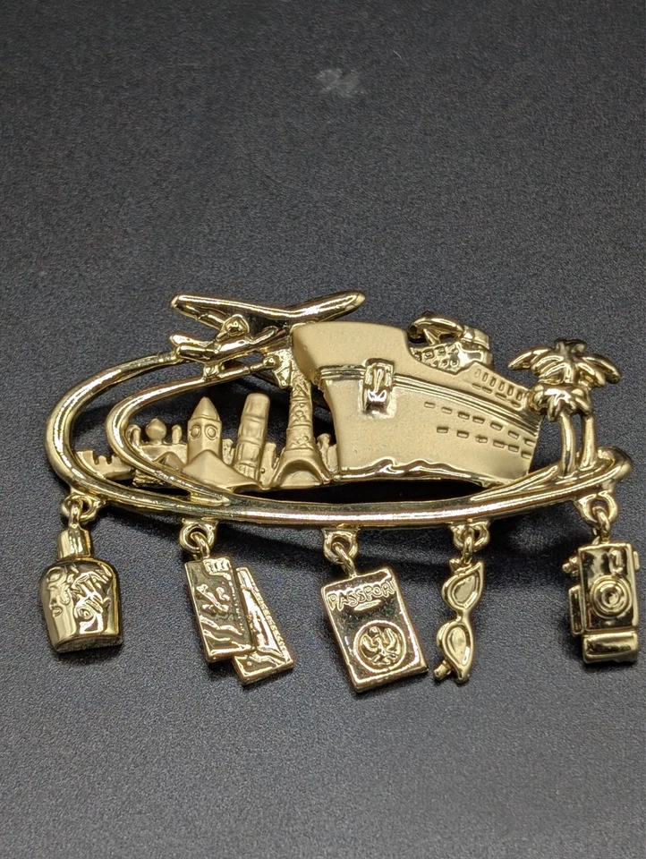 Broche Danecraft Vacaciones Crucero Barco Viaje Tema Avión Tono Dorado Cuelga Dijes Foto 1 de 4