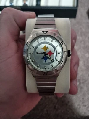 Reloj Steelers nuevo necesita batería Foto 1 de 2