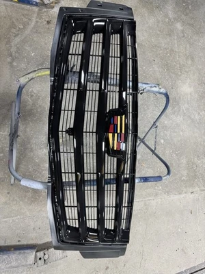 Brand New Cadillac Escalade Sport Grille. GM#84661791. Free Shipping US Seller - Image 1 of 4