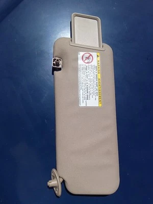 Toyota RAV4 2004 2,4 L parasol bronceado fabricante de equipos originales de fábrica lado del pasajero derecho Foto 1 de 4