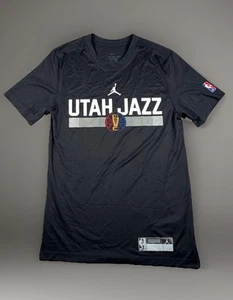 The Nike Tee Herren S Dri-Fit T-Shirt Jordan Engineered Graphic Print Utah Jazz - Bild 1 von 8