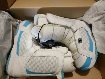 Snowboard DC Women Scout talla 5W blanco azul glaciar **Nuevo** 2009 vintage Foto 1 de 4