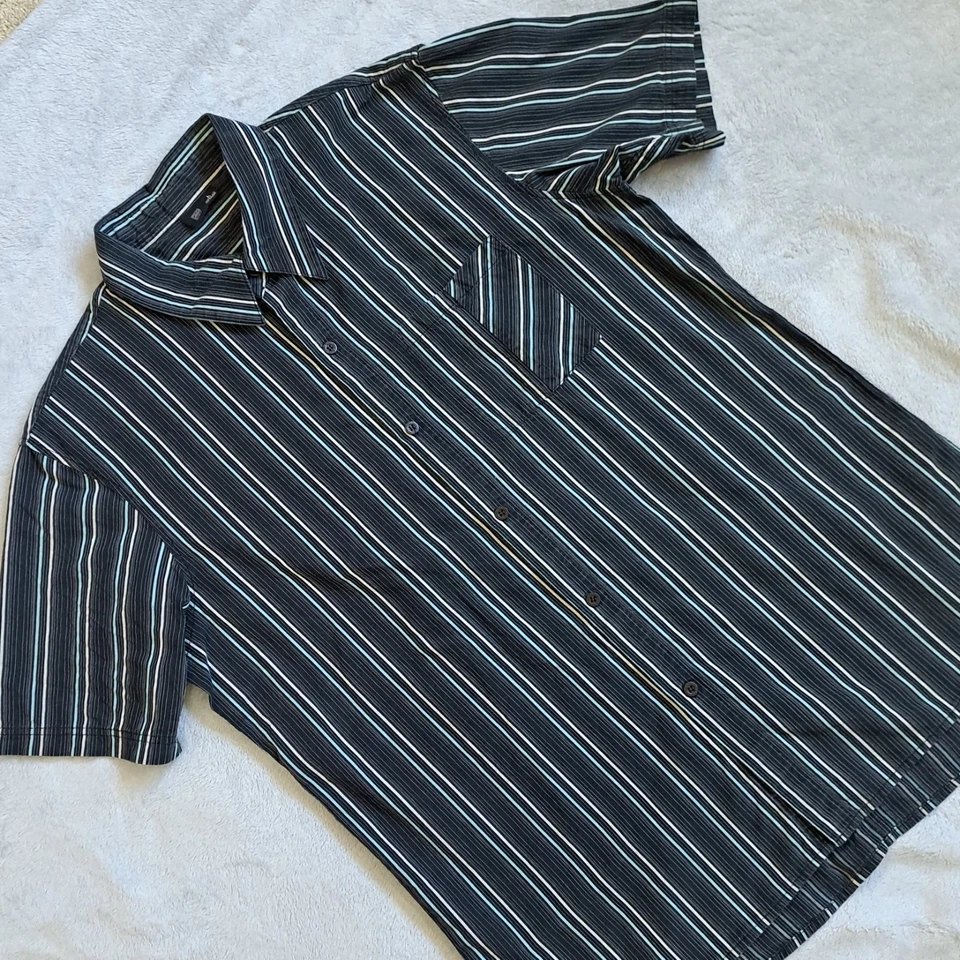 Camisa Rusty Para Hombre Grande Manga Corta Bolsillo Rayas Abotonada Patinador Surfista Y2K Foto 1 de 4