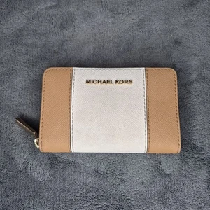 Michael Kors Kartenetui Geldbörse mit umlaufendem Reißverschluss in Hellbraun und Weiß - Bild 1 von 5