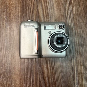 Nikon Coolpix 775 Vintage 2.0MP Compact Digital Camera FOR PARTS - Picture 1 of 7
