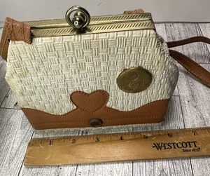 VINTAGE Musical Miss Purse Music Box, Vinyl Woven Look, Vinyl Heart decor 1950's - Picture 1 of 10