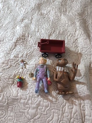 Toys R Us Gertie & E.T. 2001 Figuras interactivas de 4,5" con accesorios Foto 1 de 4