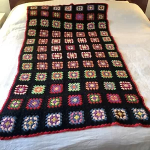 Negro vibrante, rojo y multicolores 69X38 Granny Square Afghan Throw Crochet Knit - Imagen 1 de 4
