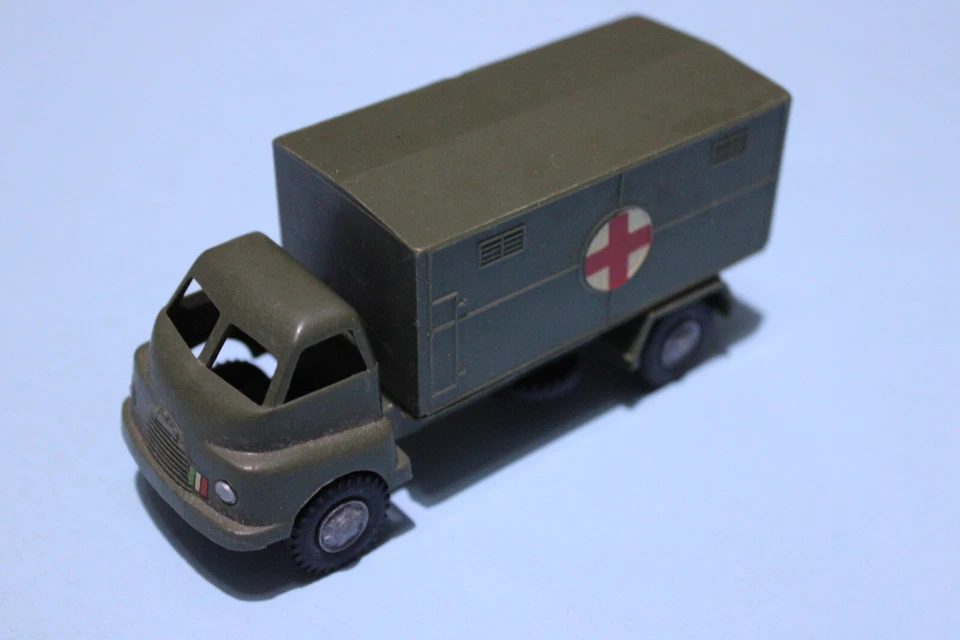 POLITOYS AUTOAMBULANZA MILITARE (COD. 8) - Immagine 1 di 1