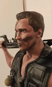 Commando - Arnold Schwarzenegger (John Matrix) Statue 1:3 scale (63x40 cm) - Picture 1 of 16