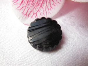 Bouton ancien verre gris noir pourtour dentelé  diamètre: 2,2 cm D15F - Picture 1 of 3