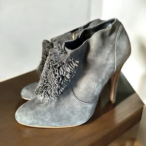 Colin Stuart  Boots Women’s Sz 9 Mossy Green Suede Ankle Booties Heels Leather - Picture 1 of 9