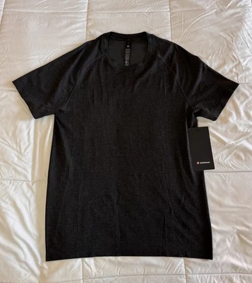 New Lululemon Men’s License To Train Short Sleeve Size Small Gray/ Black NWT - Image 1 of 4