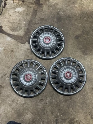 1968 年福特野马轮毂盖。 3 件套老式野马车轮盖 — 第 1/4 张图片