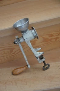 Fleischwolf, klein, abnehmbarer Einfülltrichter aus Aluminium, 50er, Vintage! - Bild 1 von 11