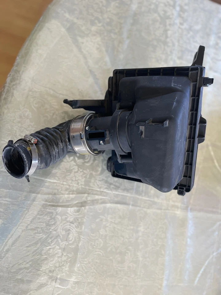 Carcasa de admisión de aire lado izquierdo Infinity Q50 2016-2020 Foto 1 de 3