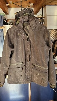 Chaqueta de esquí/snowboard con capucha verde Powder Room Microlite para mujer talla grande Foto 1 de 4