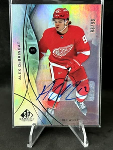 2024-25 SP Game Used Hockey Alex DeBrincat Base Rainbow Foil Auto 1/1 Red Wings - Bild 1 von 4