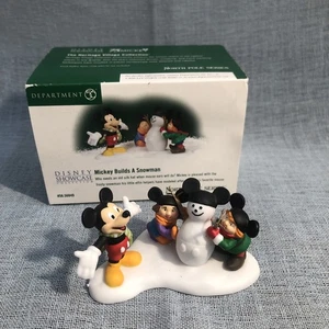 DEPT 56 NORTH POLE VILLAGE SERIE "MICKEY BUILDS A SNOWMAN" - Bild 1 von 6
