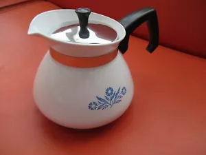 RARA teiera da 6 tazze vintage timbro posteriore anni '60 vintage corning merce blu fiordaliso con coperchio! - Foto 1 di 4