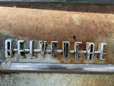 Plymouth Belvedere 1961 pasajero lado derecho bloque letra emblema Foto 1 de 4